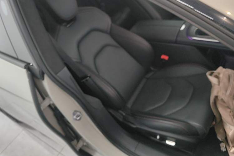 Used Xiaomi Auto SU7 2024 Four-Wheel Drive Ultra-Long Range Advanced Intelligent Driving Max Edition Right Front Seat