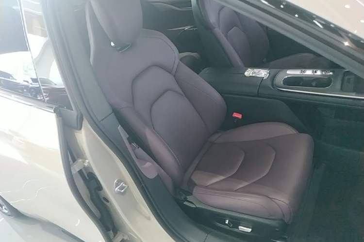 Used Xiaomi Auto SU7 2024 Rear-Drive Long-Range Intelligent Driving Version Right Front Seat