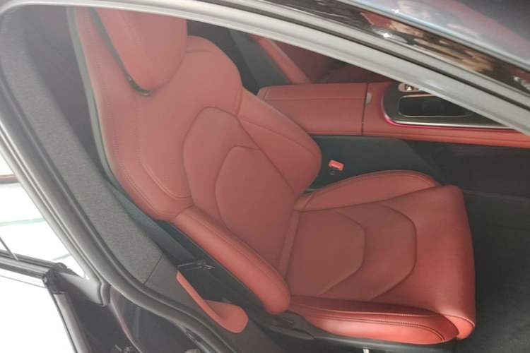 Used Xiaomi Auto SU7 2024 Rear-Drive Ultra-Long Range Advanced Pro-Level Intelligent Driving Version Right Front Seat