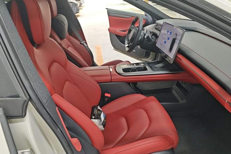 Used Xiaomi Auto SU7 2024 Rear-Drive Long-Range Intelligent Driving Version Right Front Seat