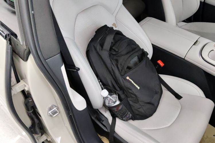 Used Xiaomi Auto SU7 2024 Four-Wheel Drive Ultra-Long Range Advanced Intelligent Driving Max Edition Right Front Seat