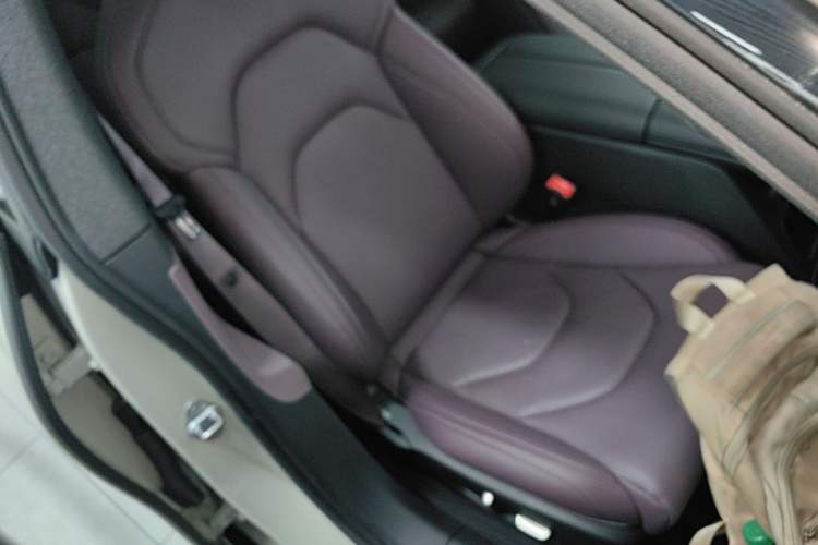 Used Xiaomi Auto SU7 2024 Rear-Drive Long-Range Intelligent Driving Version Right Front Seat