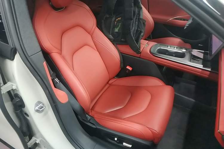Used Xiaomi Auto SU7 2024 Rear-Drive Ultra-Long Range Advanced Pro-Level Intelligent Driving Version Right Front Seat