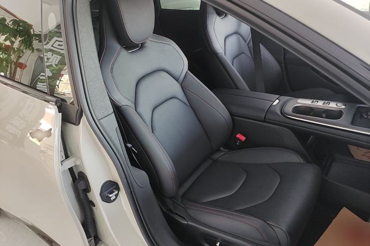 Used Xiaomi Auto SU7 2024 Rear-Drive Ultra-Long Range Advanced Pro-Level Intelligent Driving Version Right Front Seat