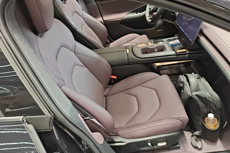 Used Xiaomi Auto SU7 2024 Rear-Drive Long-Range Intelligent Driving Version Right Front Seat