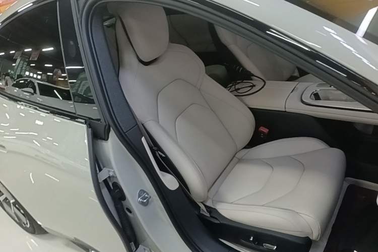 Used Xiaomi Auto SU7 2024 Rear-Drive Long-Range Intelligent Driving Version Right Front Seat