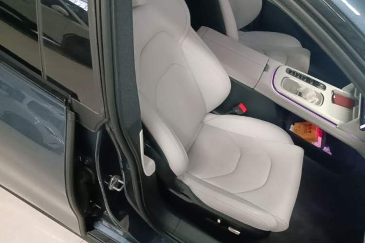 Used Xiaomi Auto SU7 2024 Rear-Drive Ultra-Long Range Advanced Pro-Level Intelligent Driving Version Right Front Seat