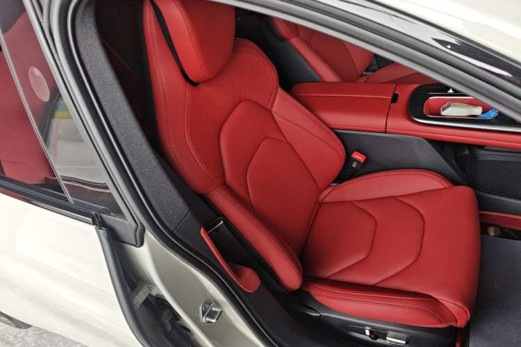 Used Xiaomi Auto SU7 2024 Rear-Drive Long-Range Intelligent Driving Version Right Front Seat