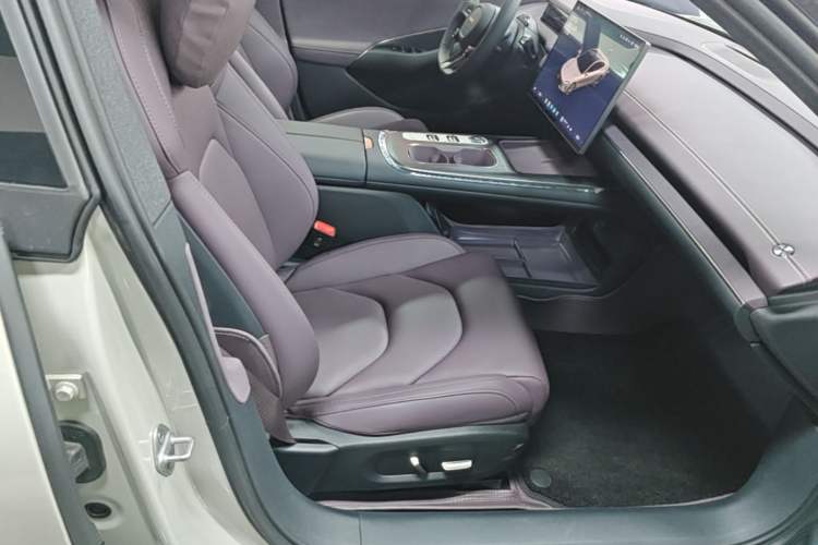 Used Xiaomi Auto SU7 2024 Rear-Drive Ultra-Long Range Advanced Pro-Level Intelligent Driving Version Right Front Seat