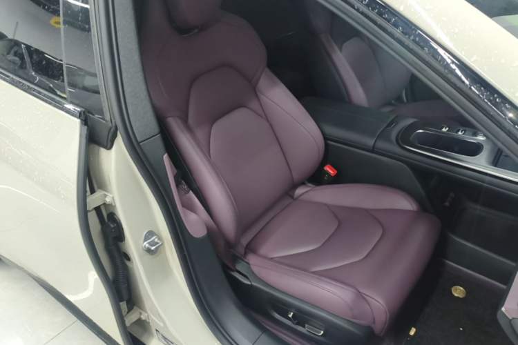 Used Xiaomi Auto SU7 2024 Rear-Drive Ultra-Long Range Advanced Pro-Level Intelligent Driving Version Right Front Seat