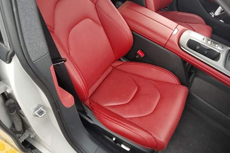 Used Xiaomi Auto SU7 2024 Rear-Drive Ultra-Long Range Advanced Pro-Level Intelligent Driving Version Right Front Seat