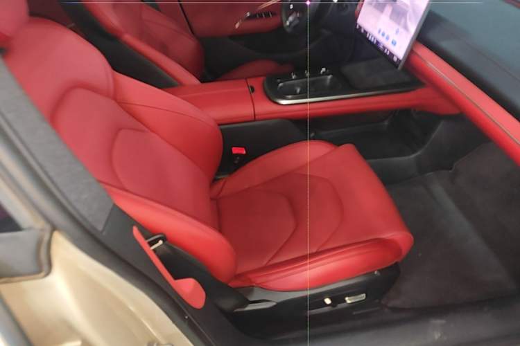 Used Xiaomi Auto SU7 2024 Rear-Drive Long-Range Intelligent Driving Version Right Front Seat