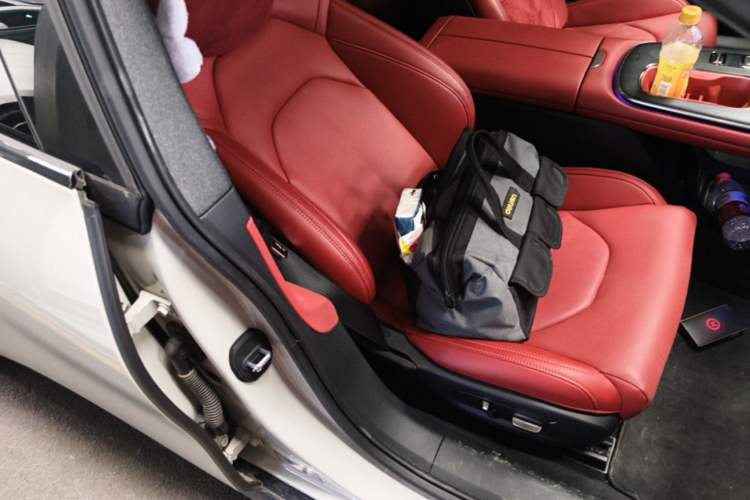 Used Xiaomi Auto SU7 2024 Rear-Drive Ultra-Long Range Advanced Pro-Level Intelligent Driving Version Right Front Seat