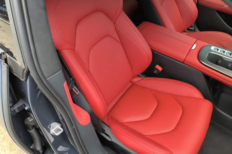 Used Xiaomi Auto SU7 2024 Four-Wheel Drive Ultra-Long Range Advanced Intelligent Driving Max Edition Right Front Seat