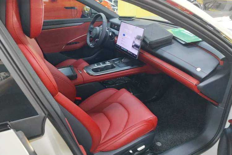 Used Xiaomi Auto SU7 2024 Rear-Drive Long-Range Intelligent Driving Version Right Front Seat