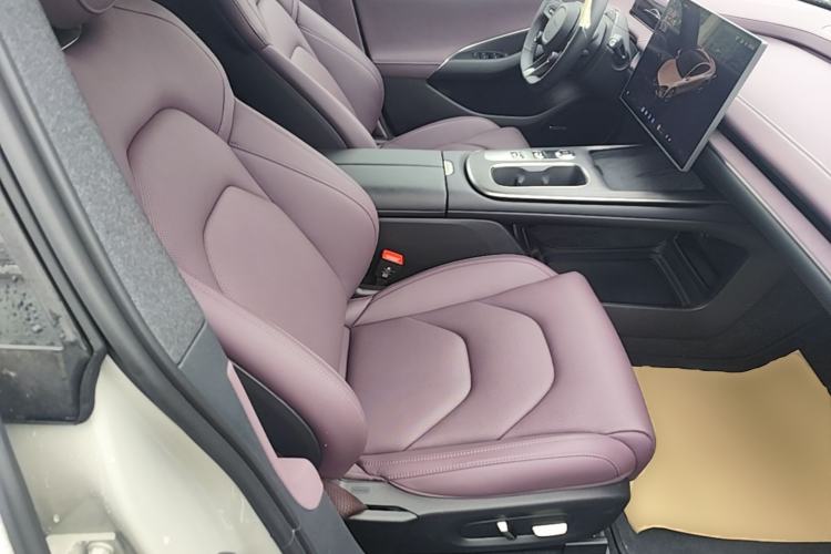 Used Xiaomi Auto SU7 2024 Rear-Drive Long-Range Intelligent Driving Version Right Front Seat