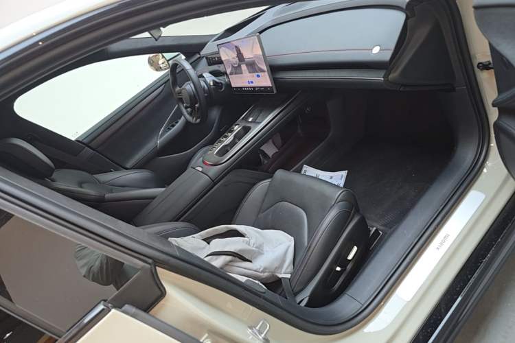 Used Xiaomi Auto SU7 2024 Four-Wheel Drive Ultra-Long Range Advanced Intelligent Driving Max Edition Right Front Seat