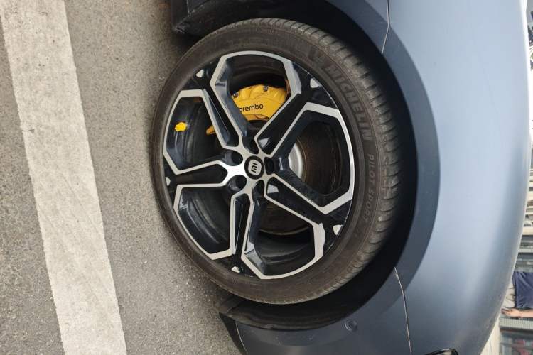 Used Xiaomi Auto SU7 2024 Four-Wheel Drive Ultra-Long Range Advanced Intelligent Driving Max Edition Right Front Wheel Hub
