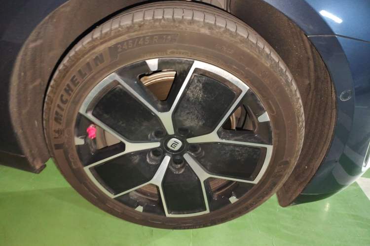 Used Xiaomi Auto SU7 2024 Rear-Drive Long-Range Intelligent Driving Version Right Front Wheel Hub