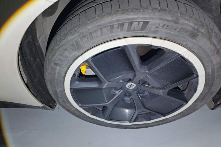 Used Xiaomi Auto SU7 2024 Rear-Drive Standard Founder Edition Right Front Wheel Hub
