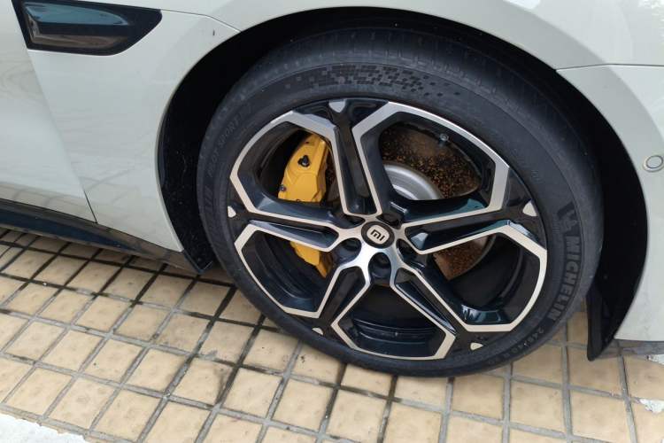 Used Xiaomi Auto SU7 2024 Four-Wheel Drive Ultra-Long Range Advanced Intelligent Driving Max Edition Right Front Wheel Hub