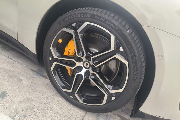 Used Xiaomi Auto SU7 2024 Rear-Drive Long-Range Intelligent Driving Version Right Front Wheel Hub