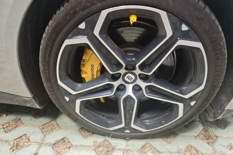 Used Xiaomi Auto SU7 2024 Four-Wheel Drive Ultra-Long Range Advanced Intelligent Driving Max Edition Right Front Wheel Hub