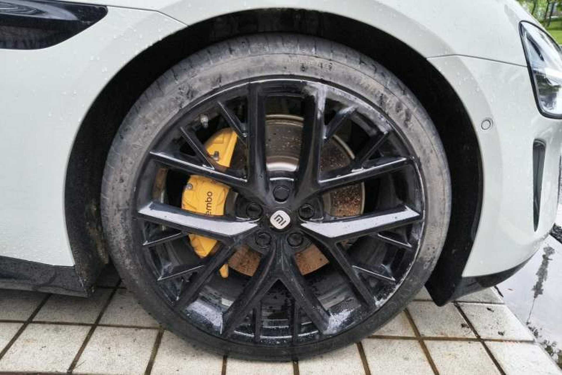 Used Xiaomi Auto SU7 2024 Four-Wheel Drive Ultra-Long Range Advanced Intelligent Driving Max Edition Right Front Wheel Hub