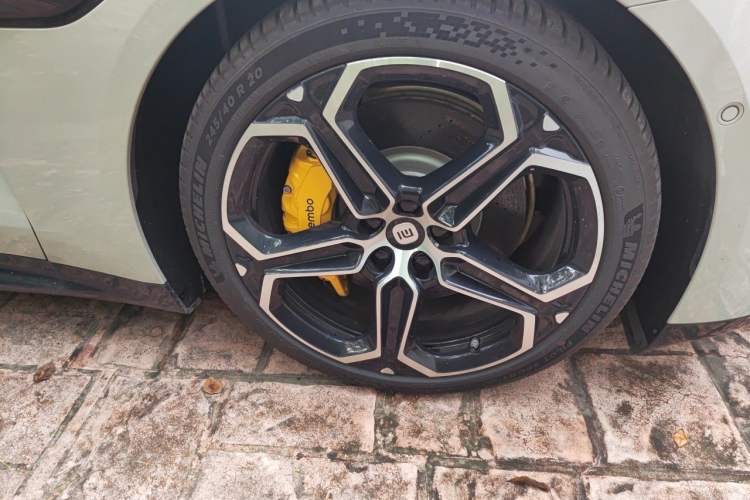 Used Xiaomi Auto SU7 2024 Four-Wheel Drive Ultra-Long Range Advanced Intelligent Driving Max Edition Right Front Wheel Hub