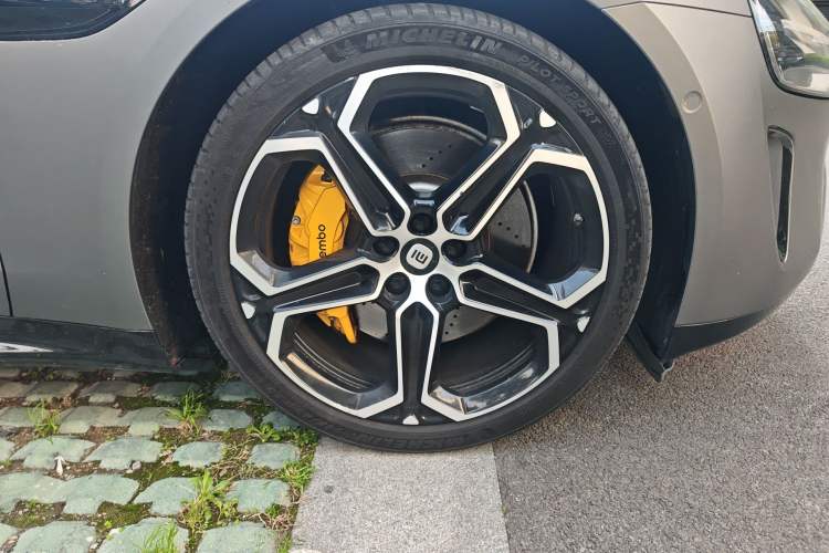 Used Xiaomi Auto SU7 2024 Four-Wheel Drive Ultra-Long Range Advanced Intelligent Driving Max Edition Right Front Wheel Hub