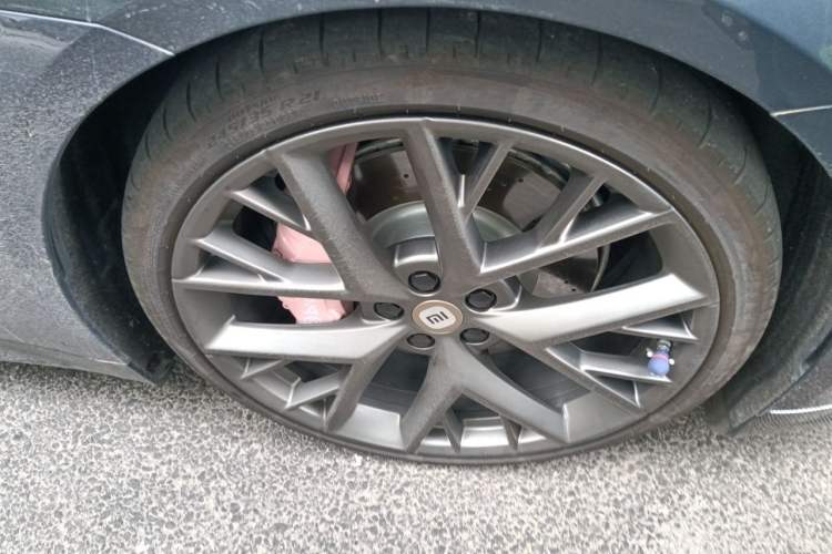 Used Xiaomi Auto SU7 2024 Four-Wheel Drive Ultra-Long Range Advanced Intelligent Driving Max Edition Right Front Wheel Hub