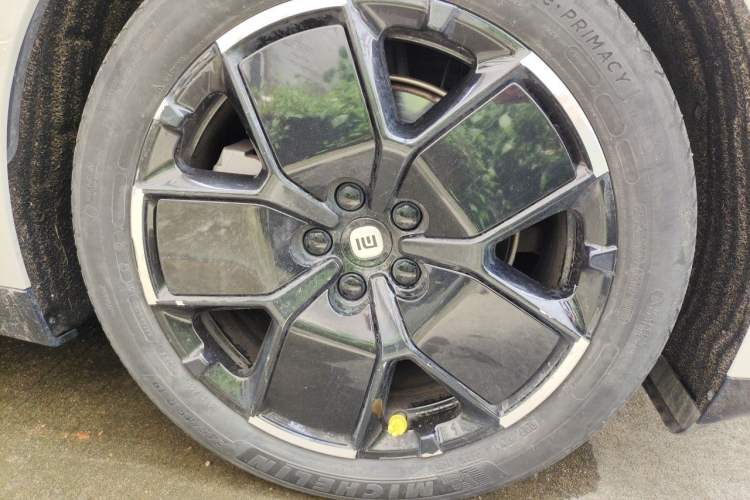 Used Xiaomi Auto SU7 2024 Rear-Drive Long-Range Intelligent Driving Version Right Front Wheel Hub