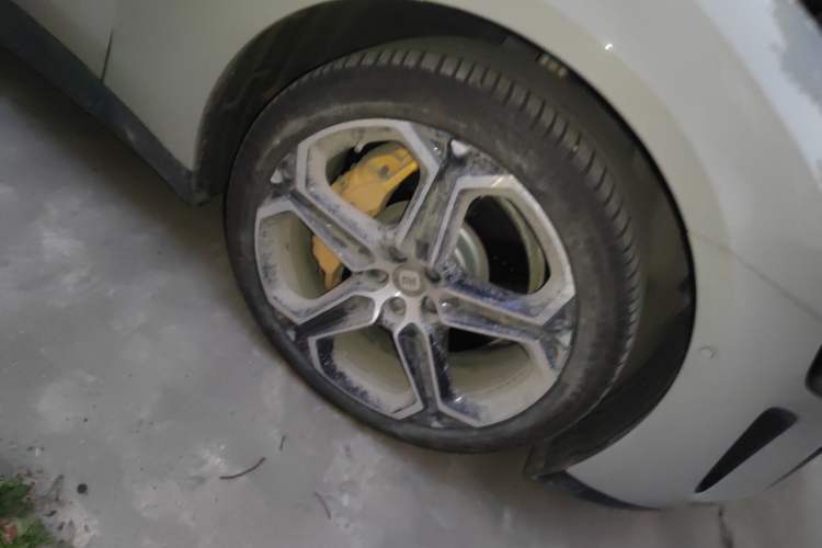 Used Xiaomi Auto SU7 2024 Rear-Drive Long-Range Intelligent Driving Version Right Front Wheel Hub