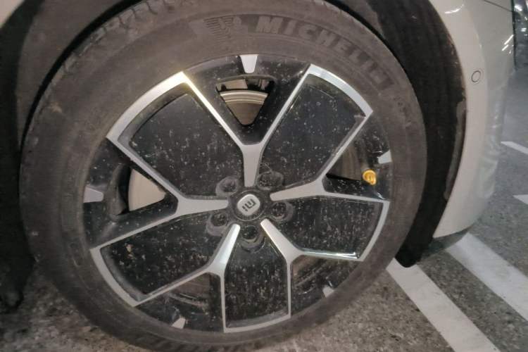 Used Xiaomi Auto SU7 2024 Rear-Drive Long-Range Intelligent Driving Version Right Front Wheel Hub