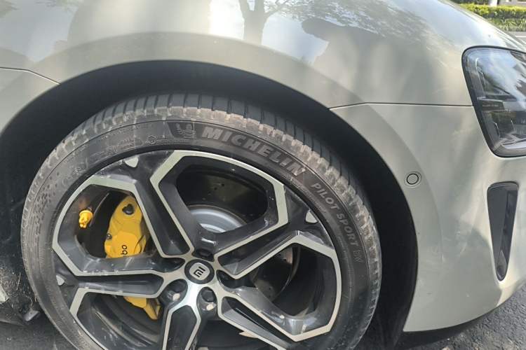 Used Xiaomi Auto SU7 2024 Rear-Drive Long-Range Intelligent Driving Version Right Front Wheel Hub