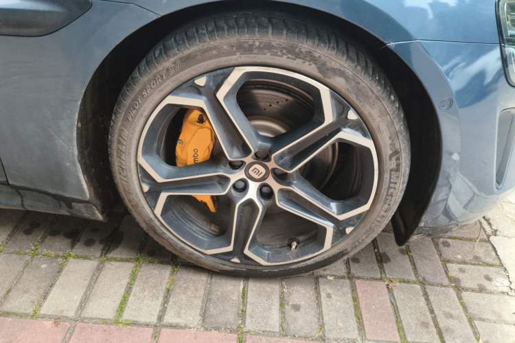 Used Xiaomi Auto SU7 2024 Four-Wheel Drive Ultra-Long Range Advanced Intelligent Driving Max Edition Right Front Wheel Hub