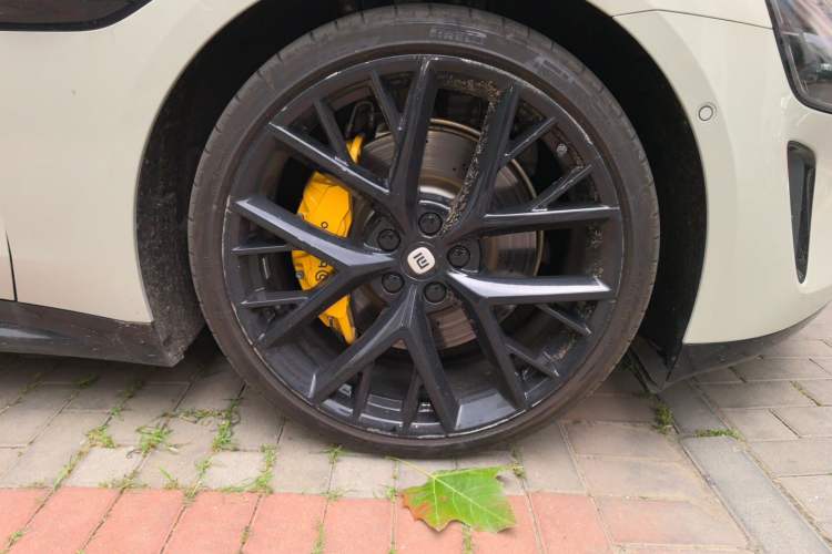 Used Xiaomi Auto SU7 2024 Four-Wheel Drive Ultra-Long Range Advanced Intelligent Driving Max Edition Right Front Wheel Hub