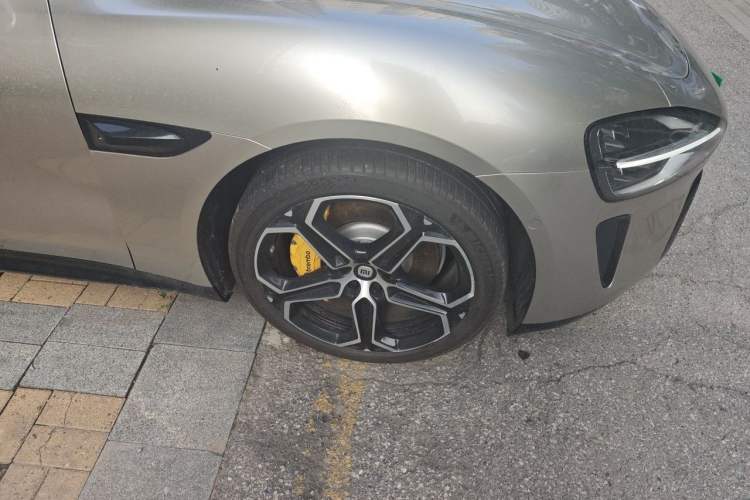 Used Xiaomi Auto SU7 2024 Rear-Drive Long-Range Intelligent Driving Version Right Front Wheel Hub