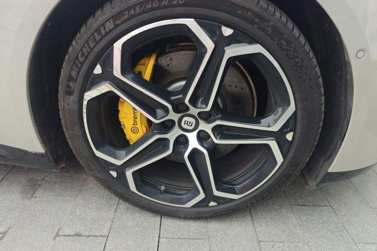 Used Xiaomi Auto SU7 2024 Four-Wheel Drive Ultra-Long Range Advanced Intelligent Driving Max Edition Right Front Wheel Hub
