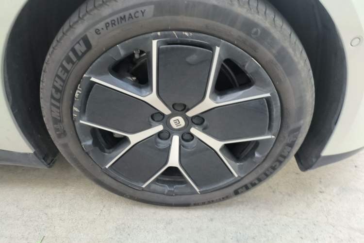 Used Xiaomi Auto SU7 2024 Rear-Drive Long-Range Intelligent Driving Version Right Front Wheel Hub