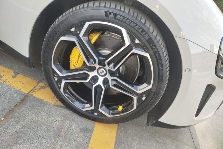 Used Xiaomi Auto SU7 2024 Four-Wheel Drive Ultra-Long Range Advanced Intelligent Driving Max Edition Right Front Wheel Hub