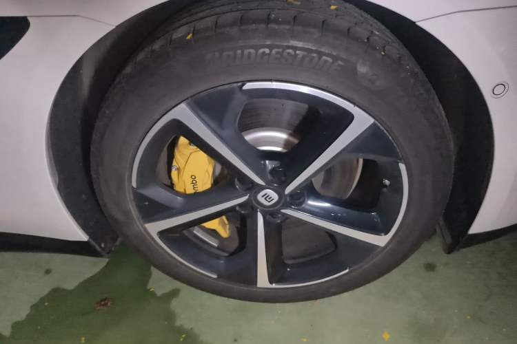 Used Xiaomi Auto SU7 2024 Four-Wheel Drive Ultra-Long Range Advanced Intelligent Driving Max Edition Right Front Wheel Hub
