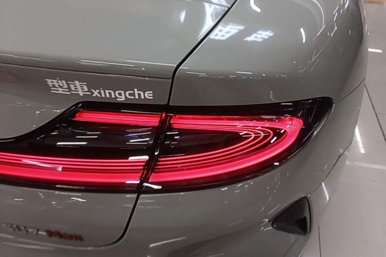 Used Xiaomi Auto SU7 2024 Four-Wheel Drive Ultra-Long Range Advanced Intelligent Driving Max Edition Right Rear Taillight