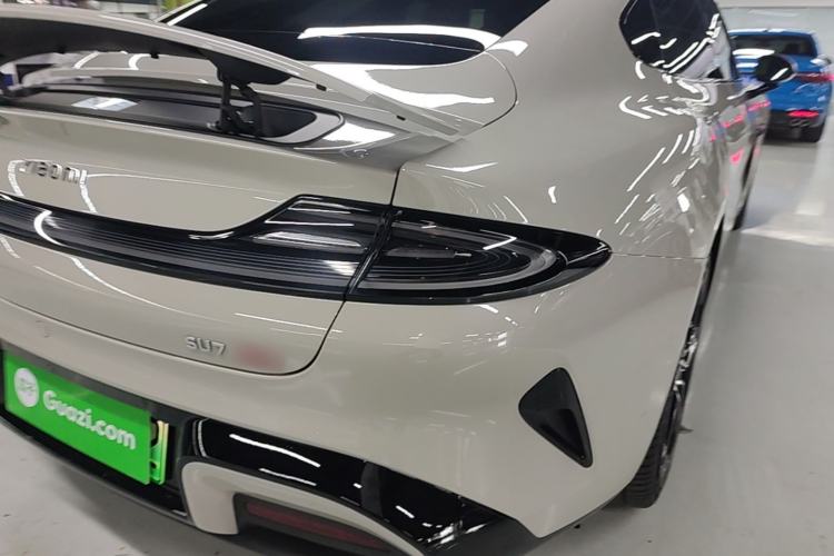 Used Xiaomi Auto SU7 2024 Four-Wheel Drive Ultra-Long Range Advanced Intelligent Driving Max Edition Right Rear Taillight
