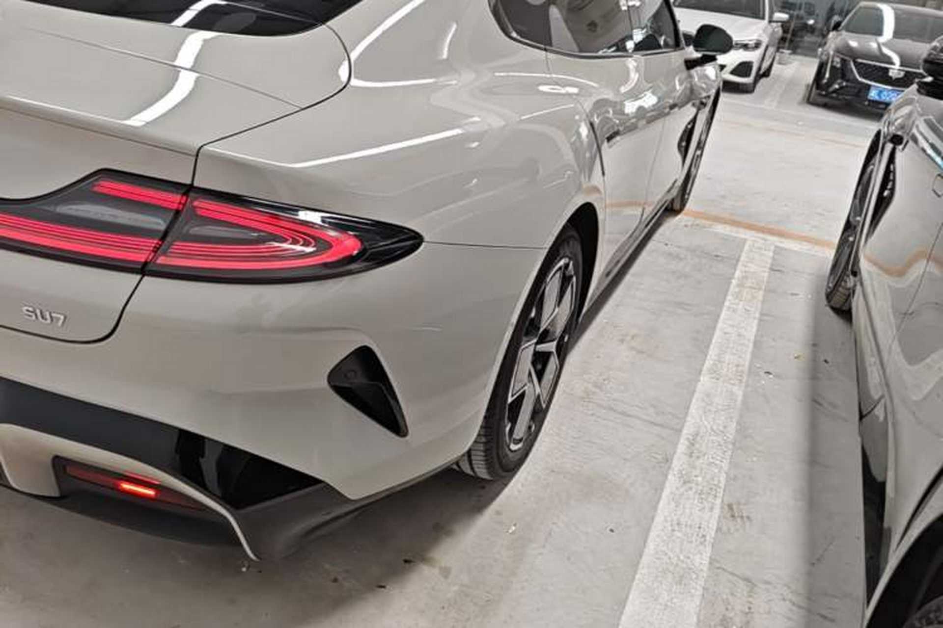 Used Xiaomi Auto SU7 2024 Rear-Drive Long-Range Intelligent Driving Version Right Rear Taillight