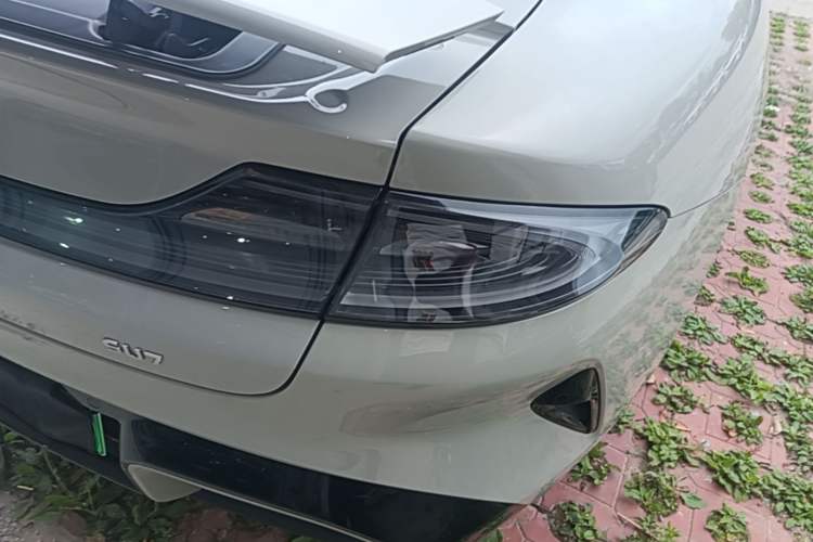 Used Xiaomi Auto SU7 2024 Rear-Drive Ultra-Long Range Advanced Pro-Level Intelligent Driving Version Right Rear Taillight
