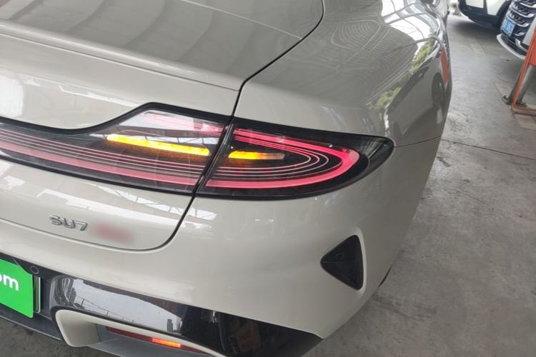 Used Xiaomi Auto SU7 2024 Four-Wheel Drive Ultra-Long Range Advanced Intelligent Driving Max Edition Right Rear Taillight