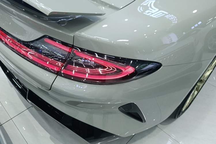 Used Xiaomi Auto SU7 2024 Rear-Drive Ultra-Long Range Advanced Pro-Level Intelligent Driving Version Right Rear Taillight