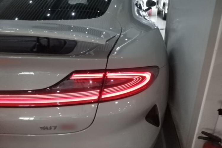 Used Xiaomi Auto SU7 2024 Four-Wheel Drive Ultra-Long Range Advanced Intelligent Driving Max Edition Right Rear Taillight