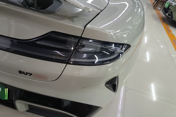 Used Xiaomi Auto SU7 2024 Four-Wheel Drive Ultra-Long Range Advanced Intelligent Driving Max Edition Right Rear Taillight